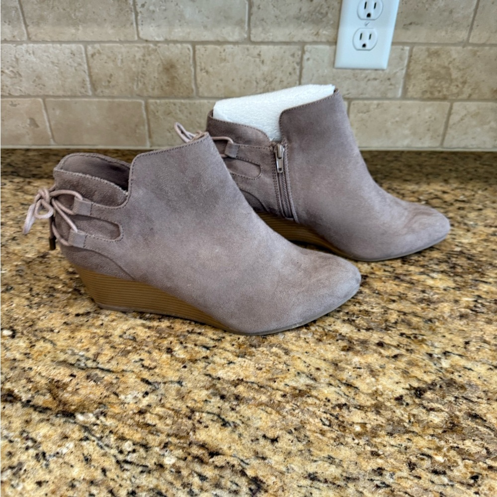 Women's Taupe Ankle Boots
Brand New